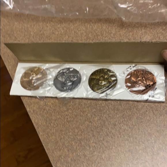 New In Box EMMET KELLY JR. COIN COLLECTION - Picture 7 of 12